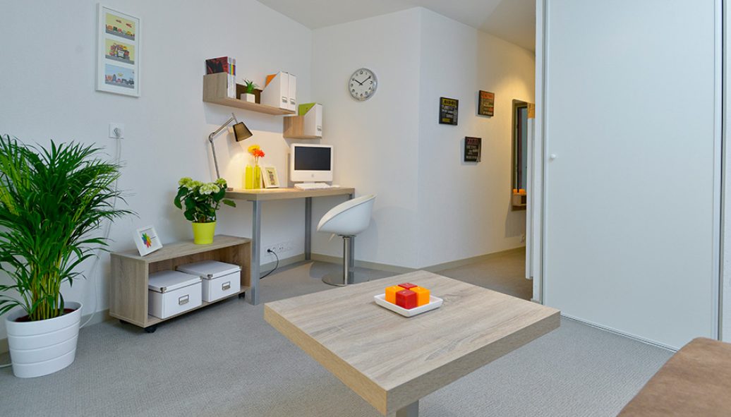 UNIVERS-967ee8a195f8751.84162989