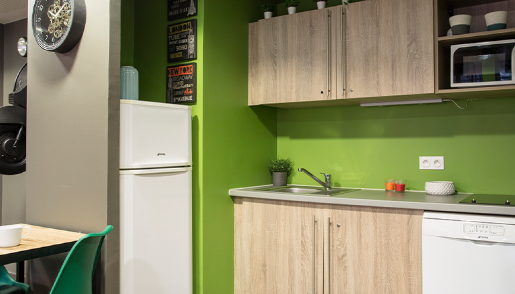 UNIVERS-968db9dfbeee5d9.74196516